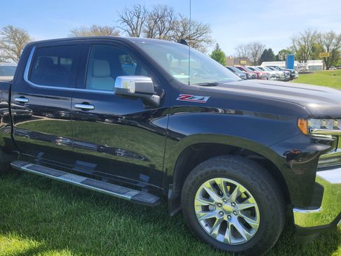 Used 2022 Chevrolet Silverado 1500 LTZ w/ Z71 Off-Road Package AWD/4WD image 3
