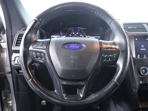 Used 2018 Ford Explorer XLT w/ Equipment Group 201A AWD/4WD image 12