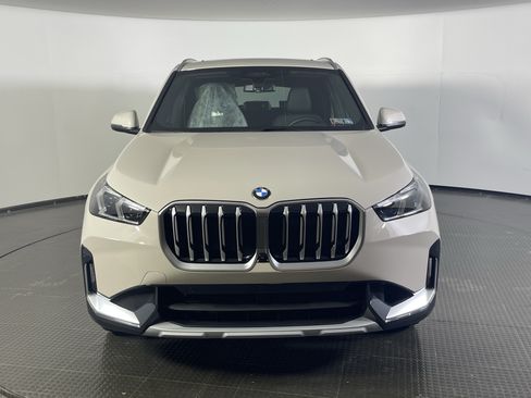 Used 2027 BMW X1 xDrive28i AWD/4WD image 2