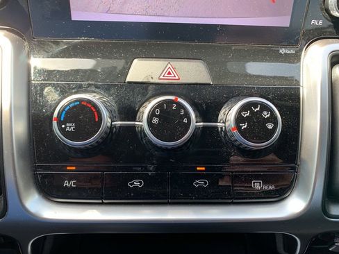 Used 2022 Kia Sorento LX FWD image 44