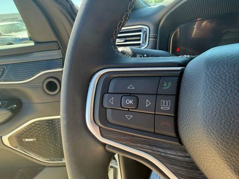Used 2024 Jeep Wagoneer Series III w/ Premium Group I AWD/4WD image 18