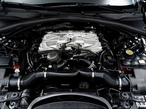 Used 2023 Jaguar F-PACE SVR image 12