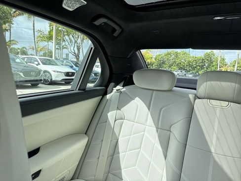 Used 2023 BMW 760i xDrive image 17