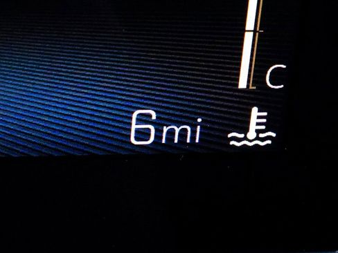 New 2025 Chevrolet Trax RS w/ Driver Confidence Package image 33