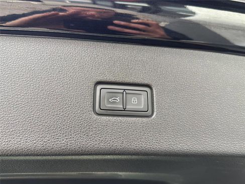 Used 2022 Audi Q8 Premium Plus w/ Premium Plus Package image 27