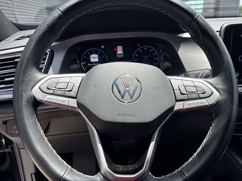 Used 2025 Volkswagen Atlas Cross Sport SE FWD image 24