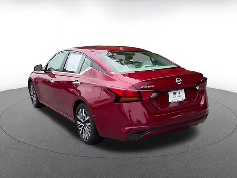 Used 2025 Nissan Altima 2.5 SV FWD image 10