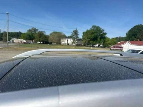 Used 2025 Hyundai Venue SEL FWD image 19