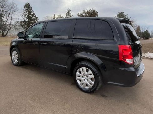 Used 2019 Dodge Grand Caravan SE w/ UConnect Hands-Free Group image 3