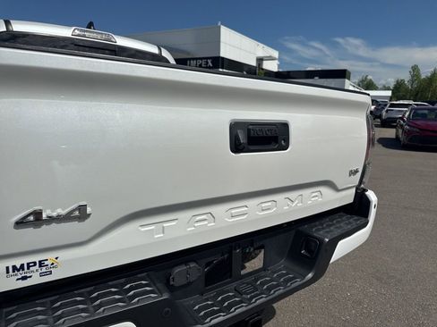 Used 2021 Toyota Tacoma Limited AWD/4WD image 25