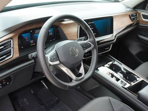 Used 2026 Volkswagen Atlas SE FWD image 19