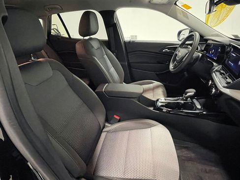 Used 2024 Chevrolet Trax LT image 23