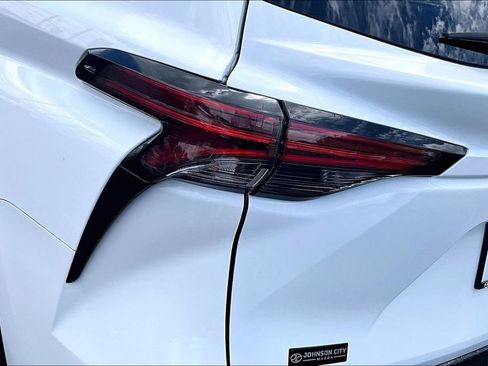 Used 2023 Toyota Sienna XSE FWD image 31
