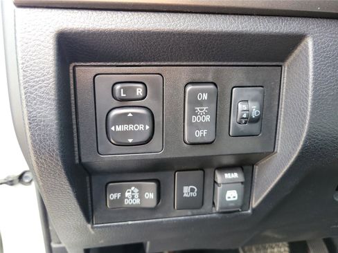 Used 2019 Toyota Tundra SR5 w/ TRD Off Road Package AWD/4WD image 21
