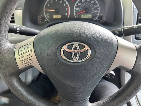 Used 2013 Toyota Corolla LE FWD image 17