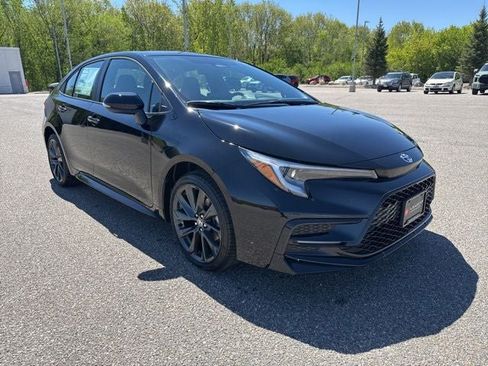 Used 2026 Toyota Corolla SE FWD image 2
