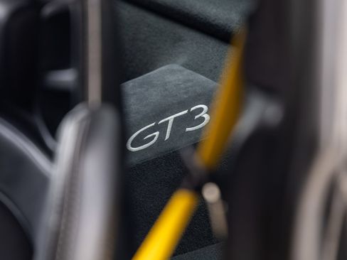 Certified 2018 Porsche 911 GT3 RWD image 35