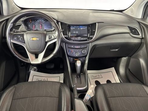 Used 2019 Chevrolet Trax LT w/ LT Convenience Package FWD image 14