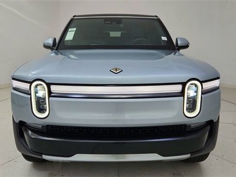 Used 2025 Rivian R1S Adventure image 13