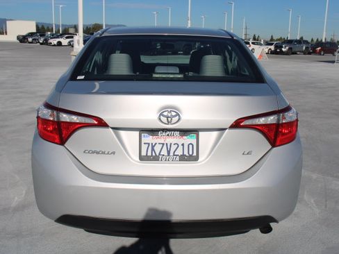 Used 2015 Toyota Corolla LE FWD image 3
