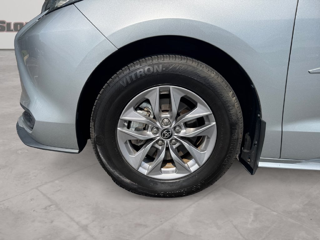 Used 2022 Toyota Sienna LE FWD image 14