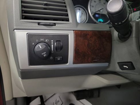 Used 2010 Chrysler Town & Country Touring image 18