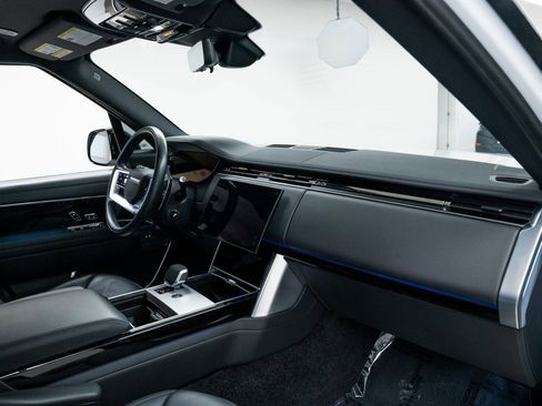 Used 2024 Land Rover Range Rover SE image 25