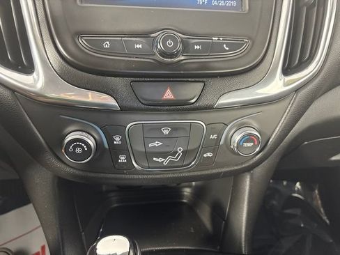 Used 2018 Chevrolet Equinox LT FWD image 35