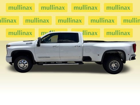 Used 2024 Chevrolet Silverado 3500 High Country w/ High Country Premium Package AWD/4WD image 9