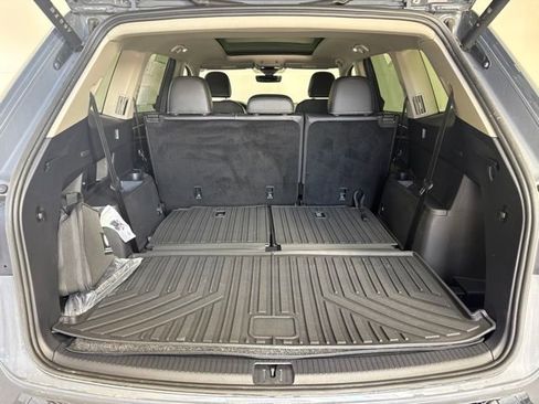 Used 2025 Volkswagen Atlas SEL AWD/4WD image 23