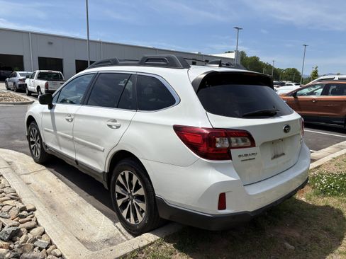 Used 2017 Subaru Outback 3.6R Limited AWD/4WD image 4