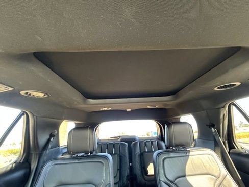 Used 2017 Ford Explorer Platinum AWD/4WD image 8