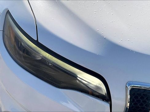 Used 2019 Jeep Cherokee Limited w/ Technology Group FWD image 24