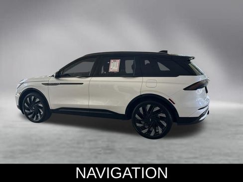 Used 2025 Lincoln Nautilus Reserve AWD/4WD image 5