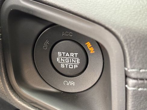 New 2025 Jeep Gladiator Sport image 16