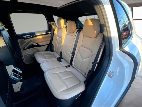 Used 2016 Porsche Cayenne image 26