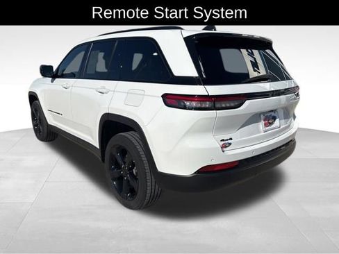 Used 2023 Jeep Grand Cherokee Altitude AWD/4WD image 6
