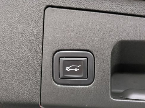 Used 2022 Cadillac XT4 Sport w/ Enhanced Visibility Package AWD/4WD image 19