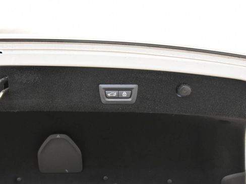 Used 2018 BMW 750i xDrive image 38