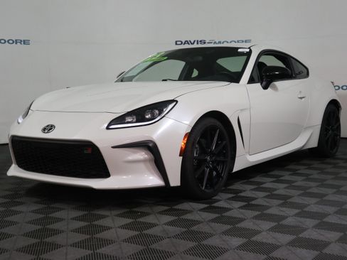 Used 2023 Toyota GR86 Premium w/ ALL Weather Mat Package (TMS) RWD image 12