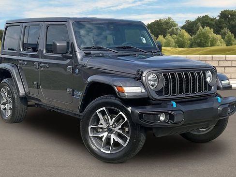 Used 2024 Jeep Wrangler Unlimited w/ Convenience Group AWD/4WD image 2