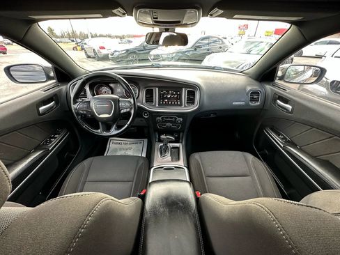 Used 2019 Dodge Charger SXT image 2