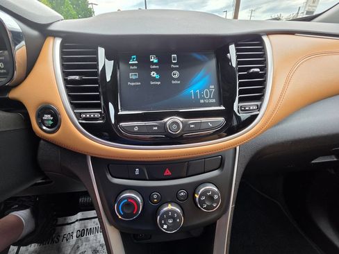 Used 2017 Chevrolet Trax LT w/ LT Convenience Package FWD image 18