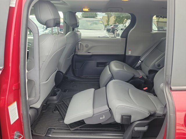 Used 2023 Toyota Sienna Limited AWD/4WD image 15
