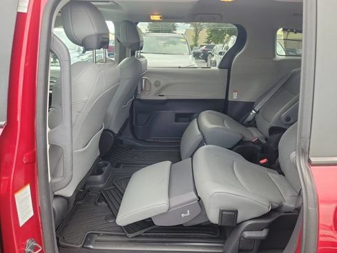 Used 2023 Toyota Sienna Limited AWD/4WD image 15