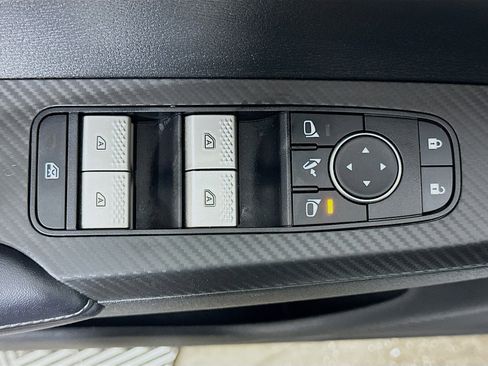 Used 2024 Mitsubishi Outlander SE Black Edition image 15