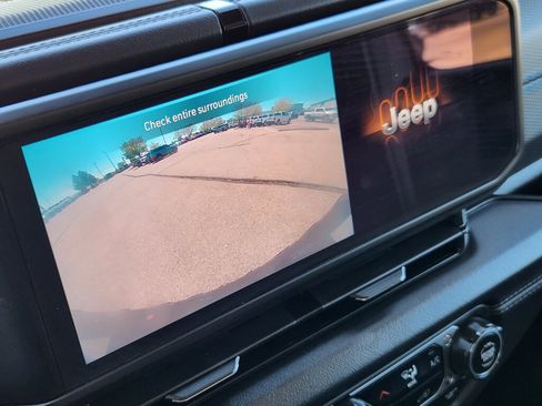 Used 2024 Jeep Wrangler Unlimited Rubicon 4xe AWD/4WD image 23
