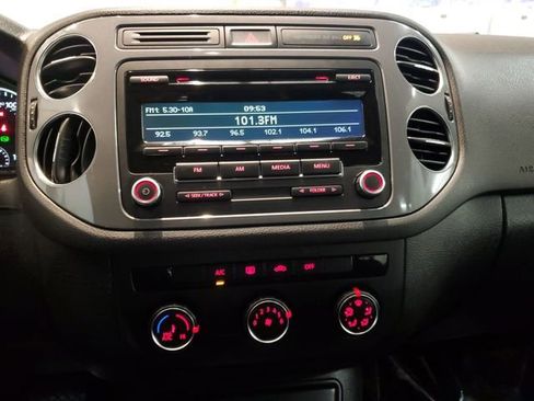 Used 2014 Volkswagen Tiguan S image 18