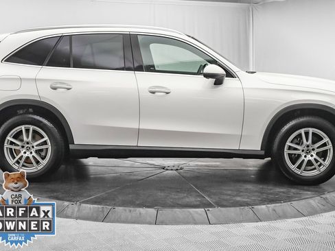 Used 2025 Mercedes-Benz GLC 300 4MATIC image 10