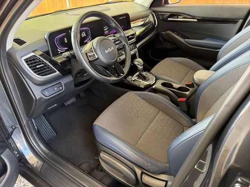 Used 2025 Kia Seltos S FWD image 2